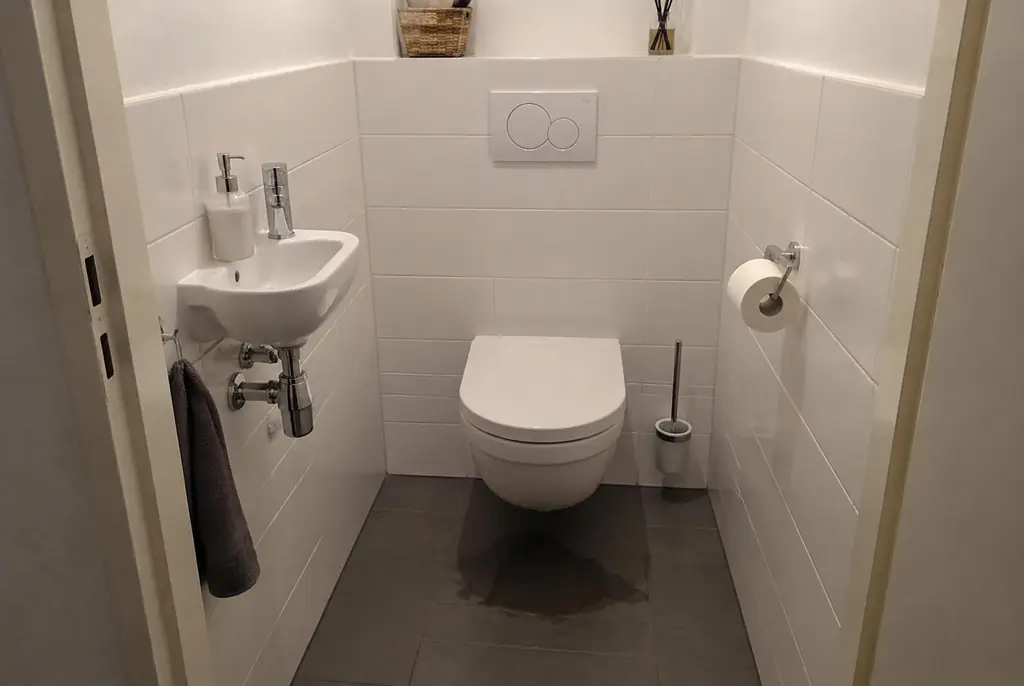 Lekdetectie Oosterhout – natte vloer bij een toilet